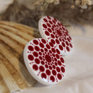 Lebendige „Herzkirsche“ Mandala-Ohrstecker